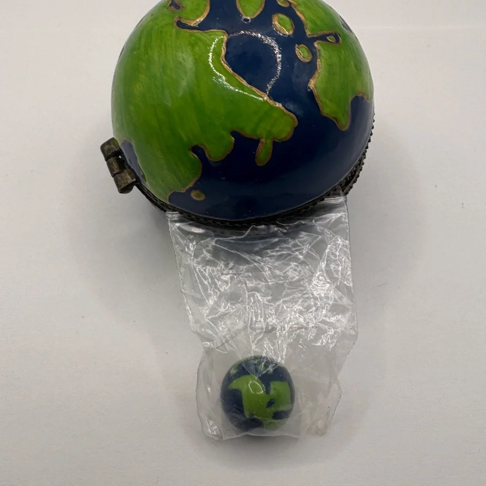 World Green & Blue Round Trinket Box